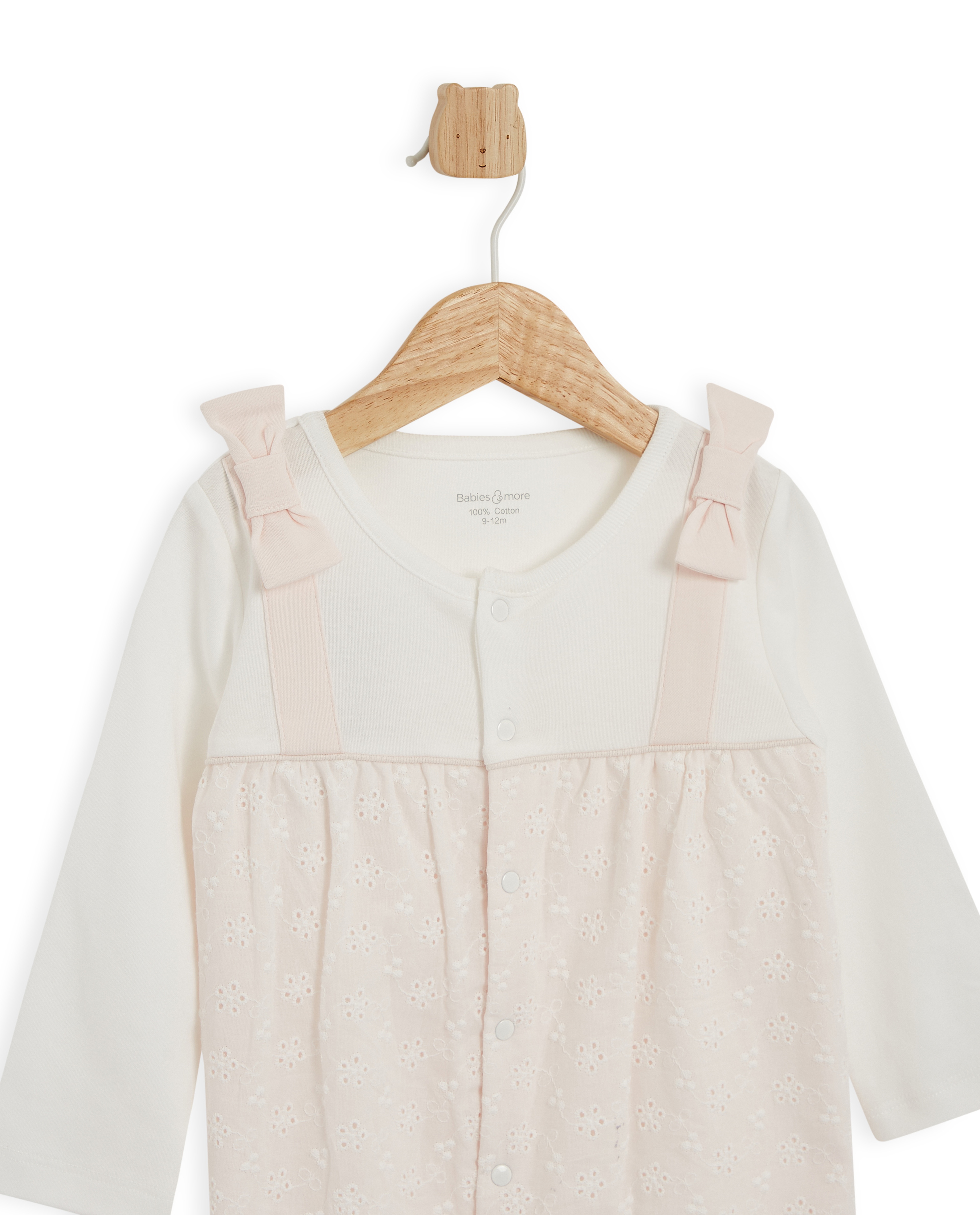 LONG SLEEVESOF SLEEPSUIT