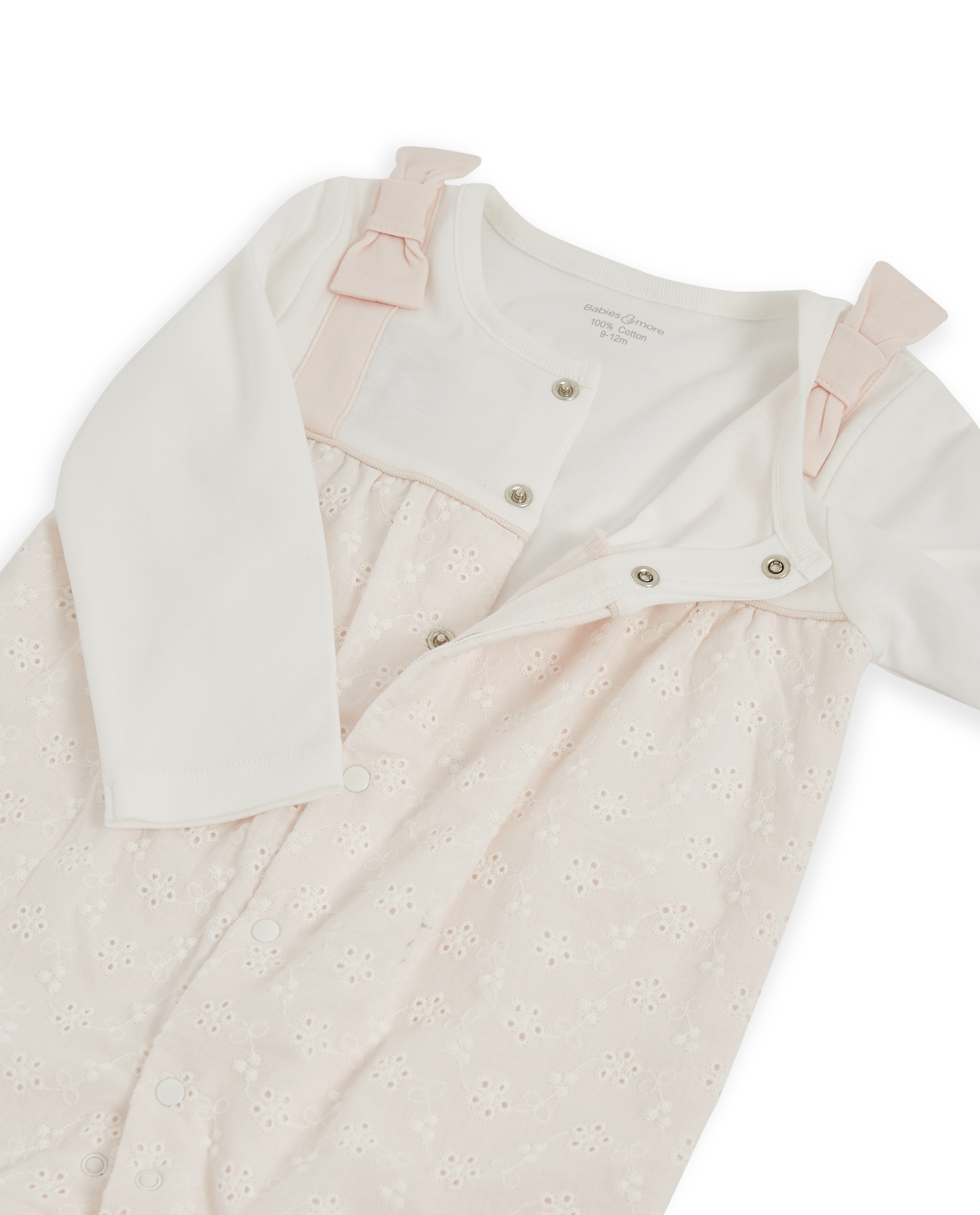 LONG SLEEVESOF SLEEPSUIT